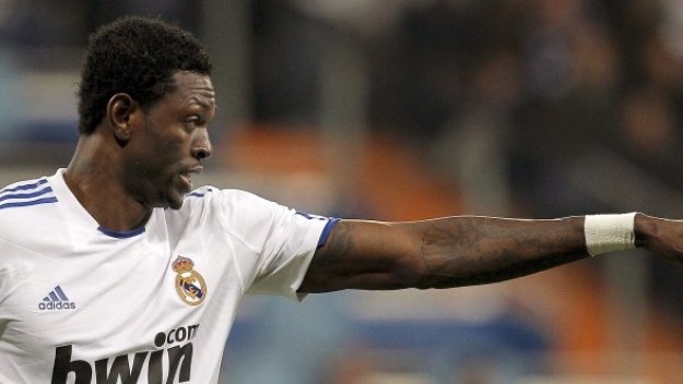 Адебайор има 2 месеца, за да си спечели договор с Реал