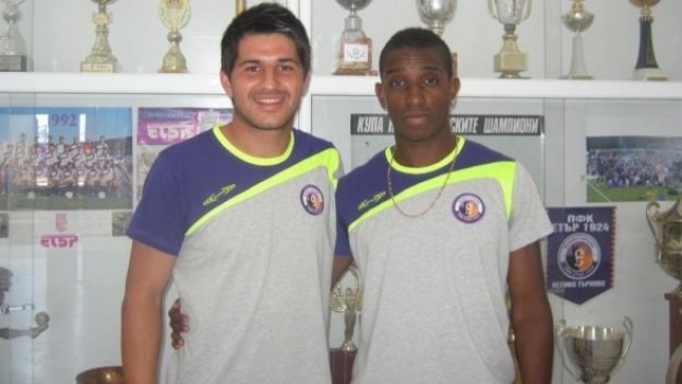 Етър подписа за 3 години с нападател и вратар