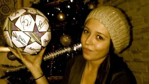 Топка с автографи на Барселона помага за благотворителност