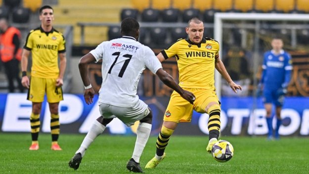 Драма и здрав екшън на „Колежа“! Славия се спаси срещу Ботев Пд