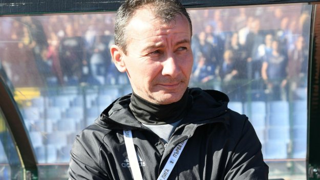 Стамен Белчев гори при провал срещу Левски