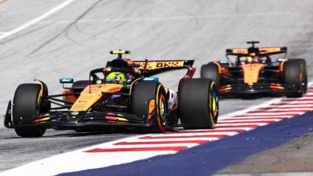 Пиастри отвя всички във втората тренировка в Сингапур