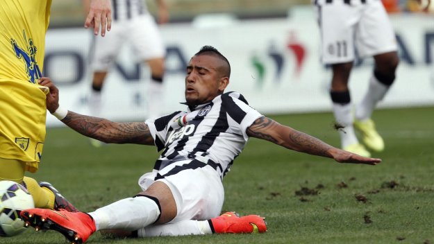 Видал с нова контузия в коляното