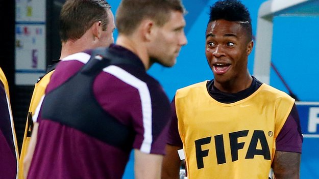 Уейн Руни сравни Стърлинг с Овермарс