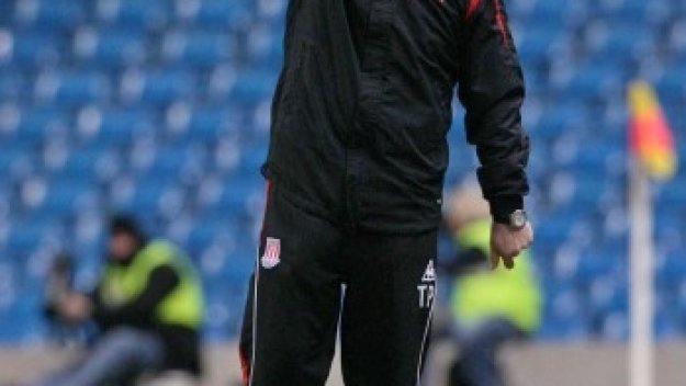 Стоук съсече Астън Вила в края