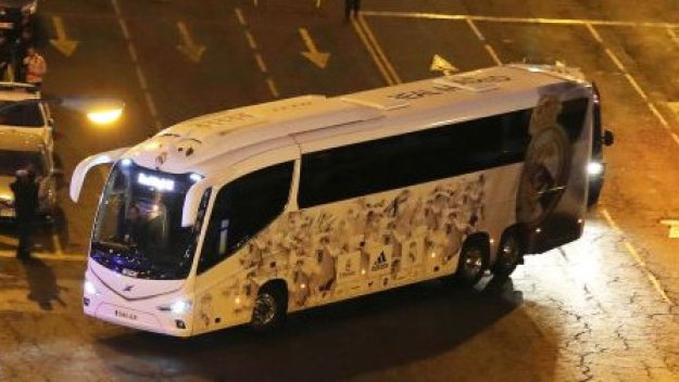 Ливърпул се извини на Реал за потрошения автобус + ВИДЕО