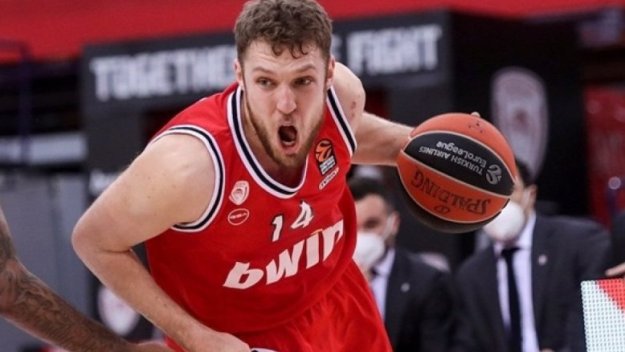 Отново солиден Везенков, Олимпиакос се справи и с Байерн