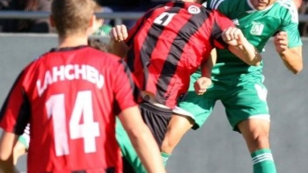 Коста Янев още без договор с червените