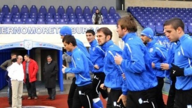 Мениджърска инвазия на стадион &quot;Лазур&quot;