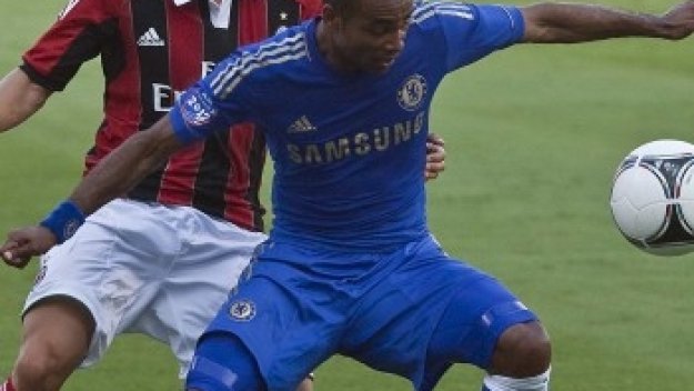 Ашли Коул отрече проблеми с новия му договор