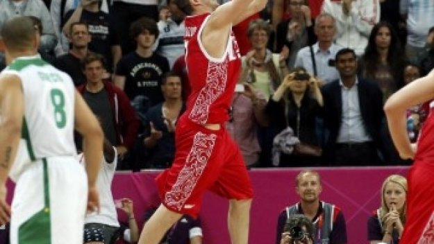 Русия оцеля с тройка в края