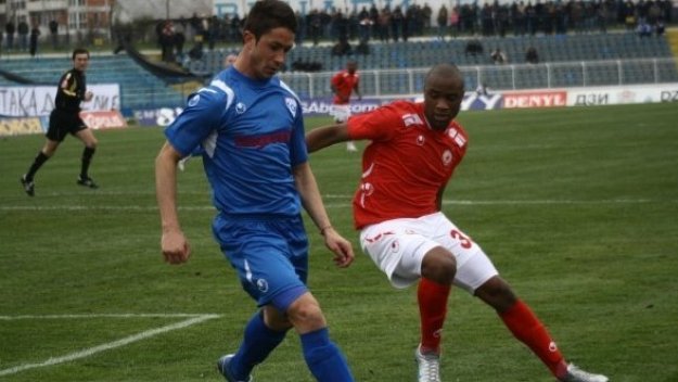 Нефтохимик се уреди със звездата на Вихрен