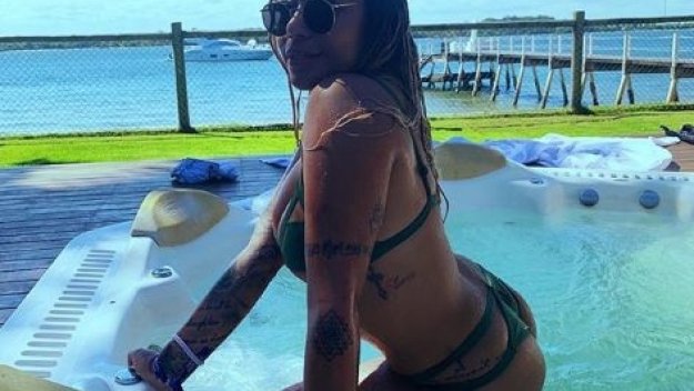 https://www.instagram.com/rafaella/
