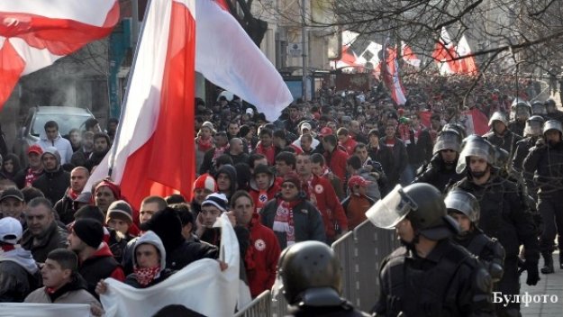 Полицията: &quot;Милите деца&quot; бяха пияни още преди мача