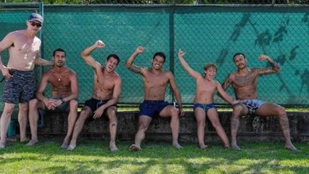 Неймар да внимава! Младото гадже на майка му преспало с куп мъже 