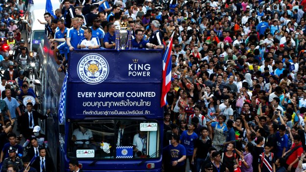 Лестър с нов шампионски парад, този път в Банкок