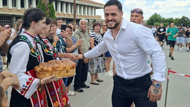 Ще лети ли Карлос Насар за Бахрейн? Голяма новина за родните щанги!