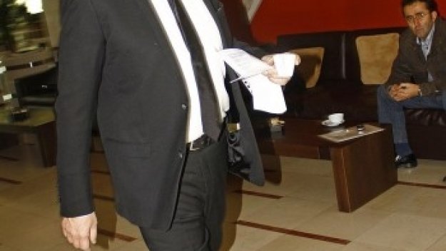 Пак водят италианци на &quot;Армията&quot;