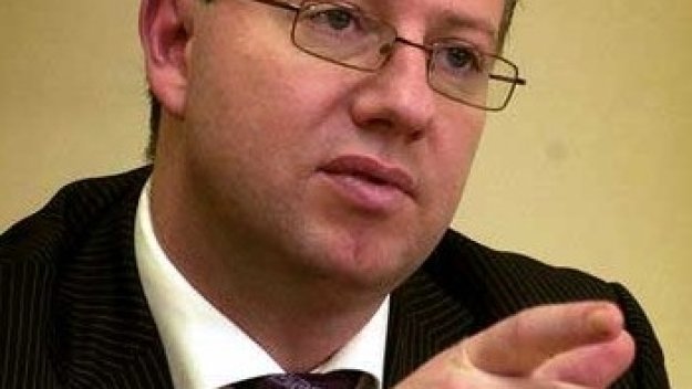 Данъчните пак емнаха футбола