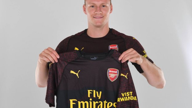 ОФИЦИАЛНО: Арсенал привлече Лено