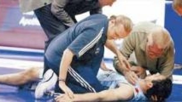 Баскетболист на Алба парализиран след сблъсък със съотборник