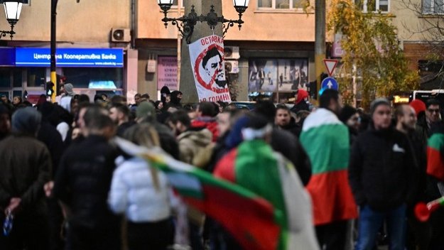 Известен треньор с разказ от епицентъра на протестите: Това е прецедент! Изчезна и сламката за „удавника“ БФС