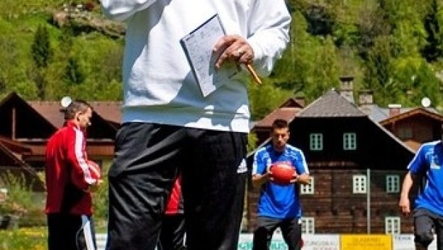 Владимир Вайс сериозно притеснен от нападателната мощ на Парагвай