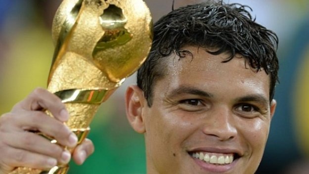 Виланова поканил Тиаго Силва в Барса