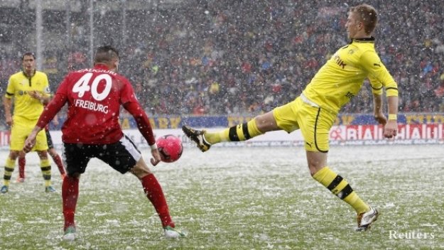 Дортмунд прекърши Фрайбург в снега