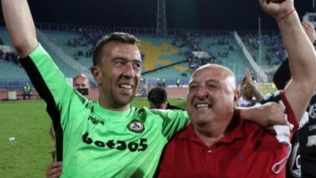 Уникално: Гошо Петков продължава да чупи рекорди - игра в родния елит на 45 години