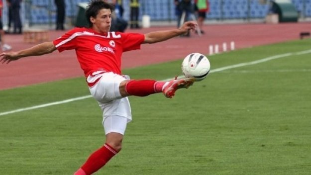 Легия избира между талант на ЦСКА и играч на Нотингам