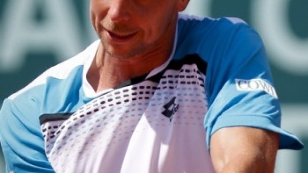 Сьодерлинг с измъчена победа на старта в Ещорил