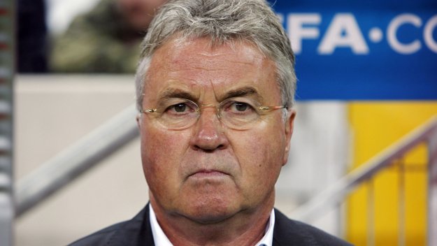 Гус Хидинк поема Холандия след световното