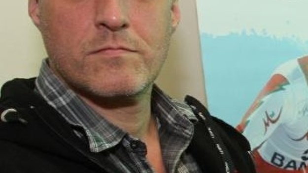 Треньор на Херминатора пое скиорите ни