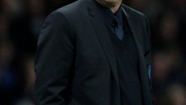 Бият шута на Карлето през лятото