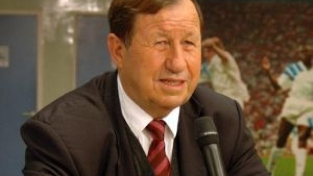 Легендата Ги Ру се връща във футбола