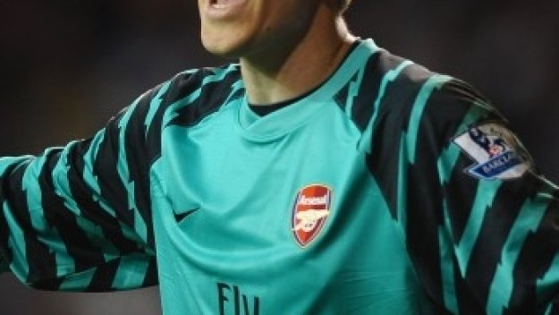 Шчесни: Оставете на мира Венгер, той не е виновен за нищо