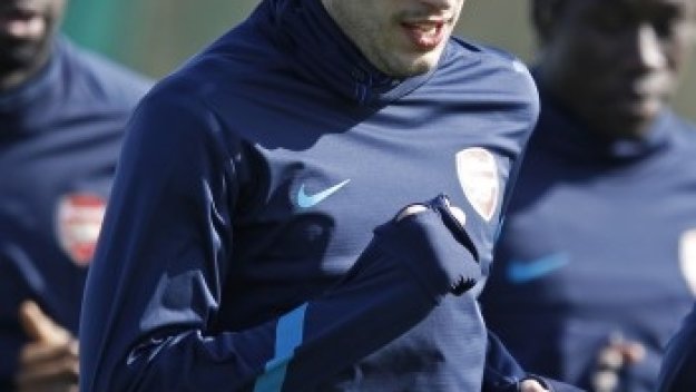 Агентът на Ван Перси: Ще изслушаме офертата на Милан