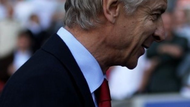 Венгер иска да задържи Бендтнер