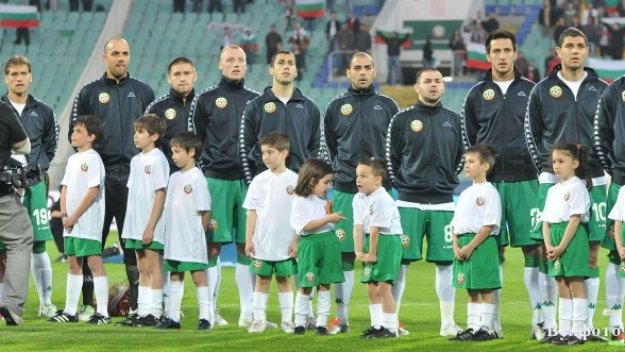 Кризисен щаб решава съдбата на националите