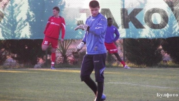 ЦСКА прати вратар в Нефтохимик