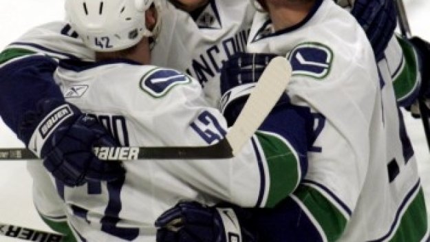 Ванкувър на победа от финал на Запад