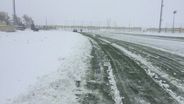 Сняг затрупа Коматево. Отложиха и Ботев - Лудогорец