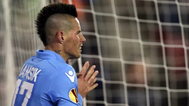 Наполи може да продаде Хамшик през зимата