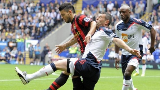 Манчестър Сити измъкна трите точки от Рийбок Стейдиъм