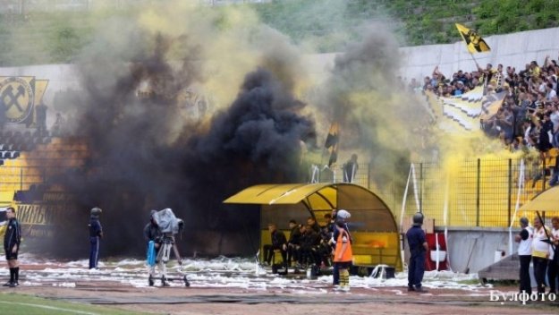 Миньор и Берое играят по програма