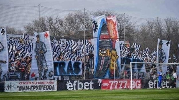 Феновете в България призоваха Бойко Борисов стадионите да се отворят на 30%