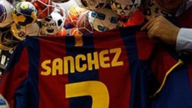 В Чили продават тениски на Барселона с името на Санчес
