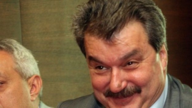Батков за Сираков: Щом държи детонатор, да се направи на камикадзе
