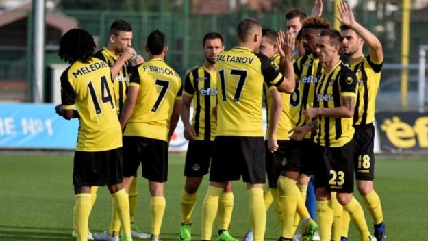 "Канарчетата" се оглеждат спешно за нов отзад